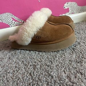 UGG SLIPPERS